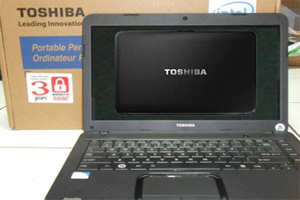 laptop Toshiba Lemot